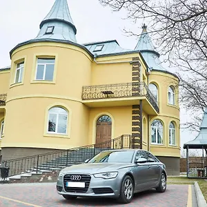 Отель приватна фортеця, Malekhuv